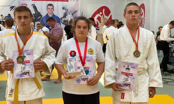 Дзюдоисты из Геническа завоевали золотую и две бронзовые медали
