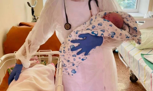Врачи Генической больницы спасли новорожденных двойняшек