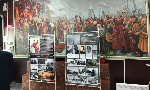 В кинотеатре «Россия» открылась планшетная выставка «Герои Победы. Херсонщина»