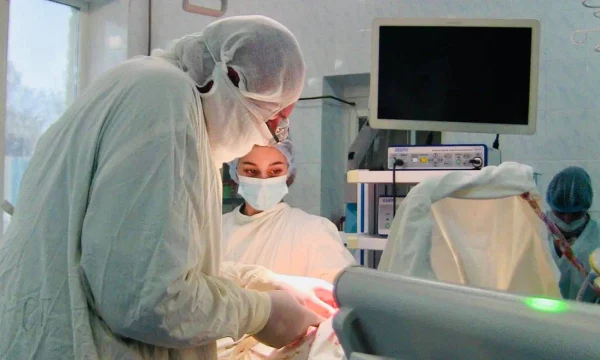 Хирурги Генической больницы прооперировали 12-летнего мальчика, пострадавшего во время обстрела Таврийска