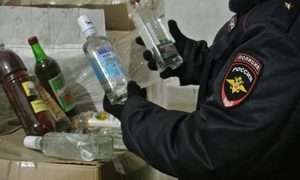 Пиво и коньяк изъяли из незаконного оборота полицейские в магазине Счастливцево