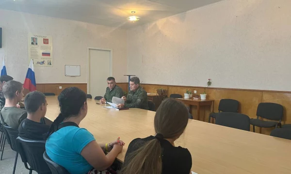 Геническ: Офицеры СУ СК РФ провели профилактическое занятие для студентов колледжа