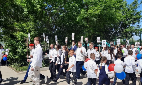 В Генической школе №4 прошла торжественная линейка, посвященная Дню Победы