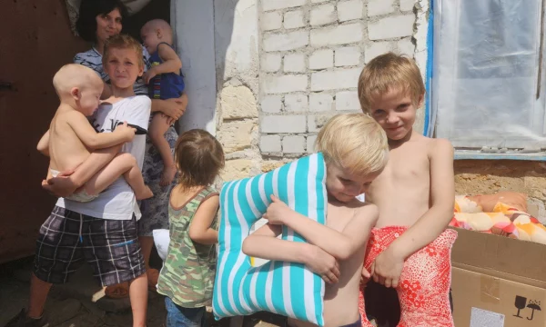 Гуманитарный груз из Новосибирской области поступает в многодетные семьи Генического МО
