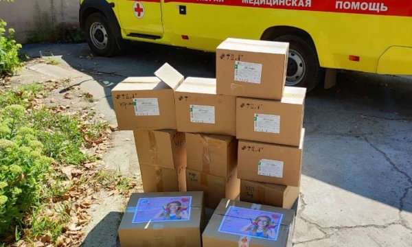 Сотрудники министерства труда и социальной политики передали ЦРБ Геническа гуманитарную помощь
