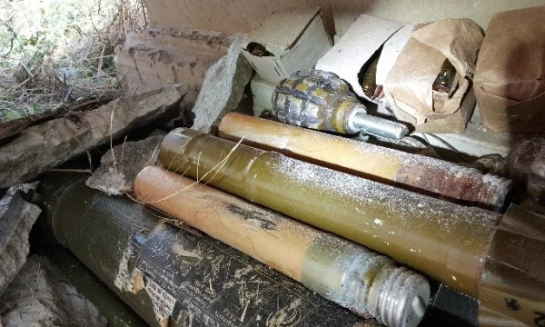 В окрестностях с. Николаевка Генического района выявили и уничтожили схрон с боеприпасами