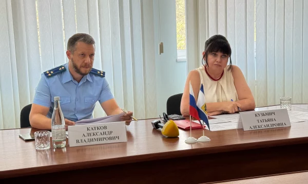 Зампрокурора Херсонской области Александр Катков, совместно с замгубернатора региона Татьяной Кузьмич провели прием граждан в пгт Ивановка