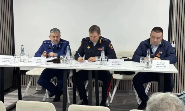 Прокурор Херсонской области и начальник ГУ МВД региона провели выездной прием граждан в с. Железный Порт