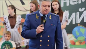 Прокурор Херсонской области Андрей Петров принял участие в торжественной линейке, посвященной Дню знаний