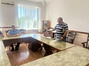 Прокурор Каховского района провел выездной прием работников сельскохозяйственного предприятия Прокурор Каховского района провел выездной прием работников сельскохозяйственного предприятия