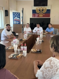 Заместитель прокурора Скадовского района и глава администрации муниципального округа провели встречу с членами семей участников СВО