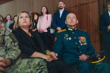 Служение и новые возможности: на форуме &laquo;Вместе победим&raquo; состоялось пленарное заседание с участием ветеранов СВО