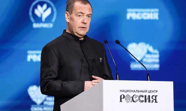 Дмитрий Медведев на форуме &laquo;Малая Родина &mdash; сила России&raquo;: муниципальных служащих нужно защитить