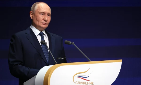 Владимир Путин наградил победителя премии &laquo;Служение&raquo;