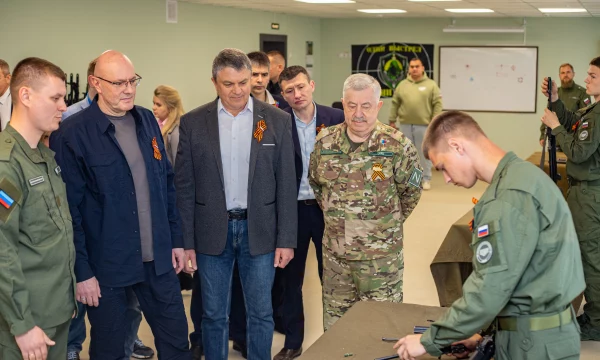 В преддверии Дня Победы Дмитрий Чернышенко оценил работу патриотических центров и образовательных организаций ЛНР