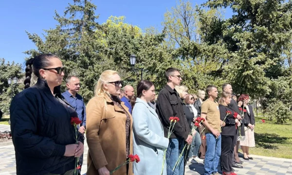 В Геническе почтили память жертв войны.