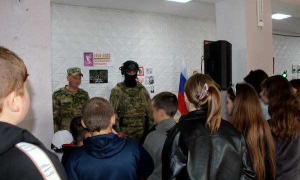 В Херсонской области сотрудники Росгвардии провели патриотическое мероприятие для школьников