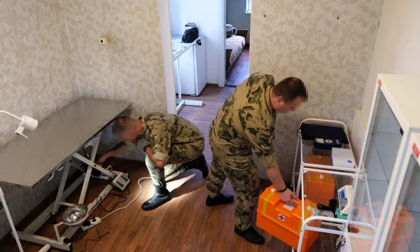 Военнослужащие Росгвардии помогли обустроить ветеринарный кабинет в Херсонской области