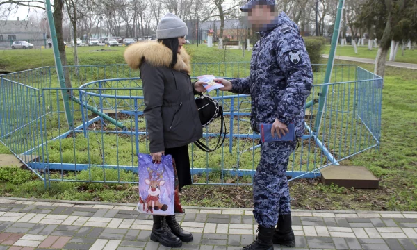 Росгвардейцы поздравили жителей Херсонской области с Днём Конституции Российской Федерации