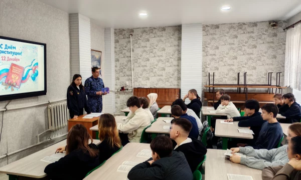 В преддверии Дня Конституции Российской Федерации росгвардейцы провели урок мужества для школьников Херсонской области