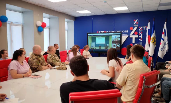 В Херсонской области ветеран специального подразделения провел урок мужества с воспитанниками подшефных классов Росгвардии