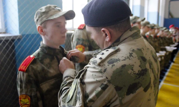 В Херсонской области ученики подшефного класса Росгвардии вступили в ряды «Юнармии»