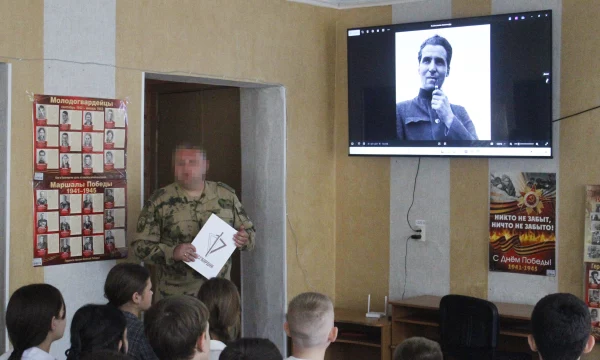 В Херсонской области росгвардеец провел для школьников урок о военных журналистах Великой Отечественной войны