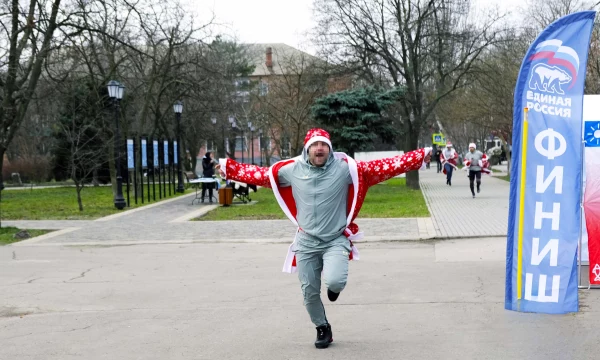 Росгвардейцы поддержали новогодний забег в Херсонской области